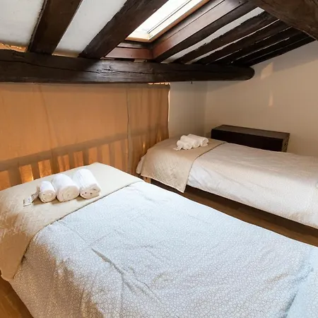 Trastevere Four Seasons Trilussa 2 Rome